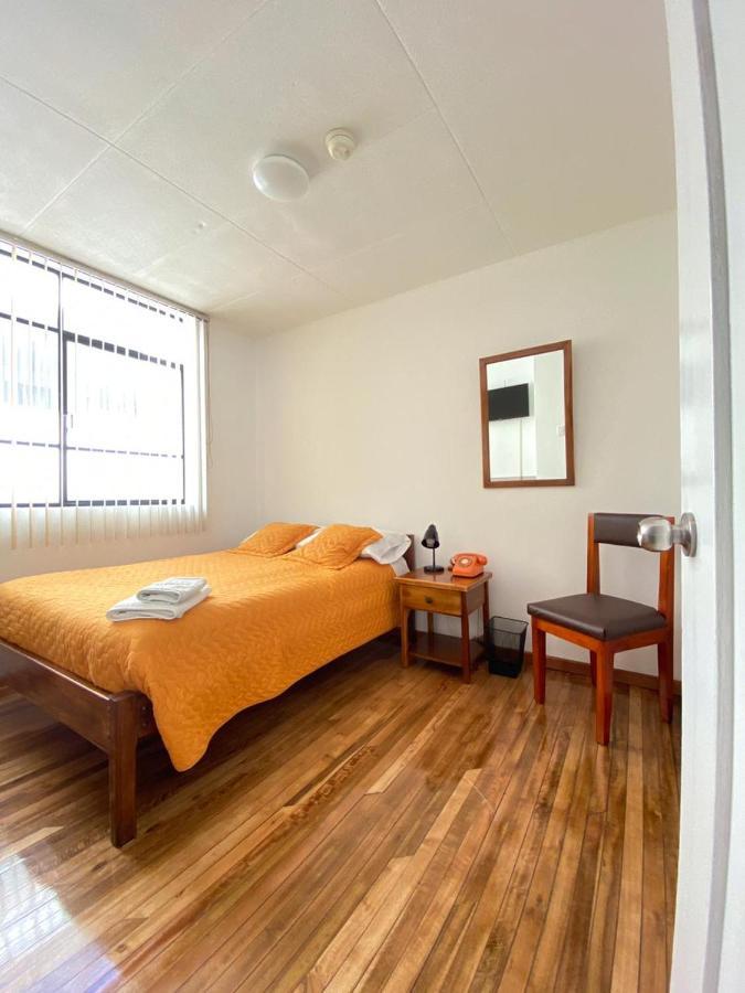 Hotel 9 De Octubre 基多 外观 照片