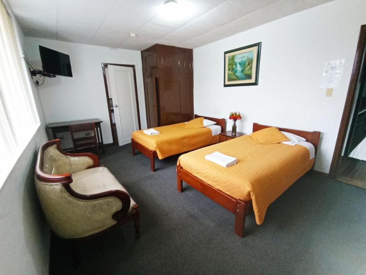 Hotel 9 De Octubre 基多 外观 照片