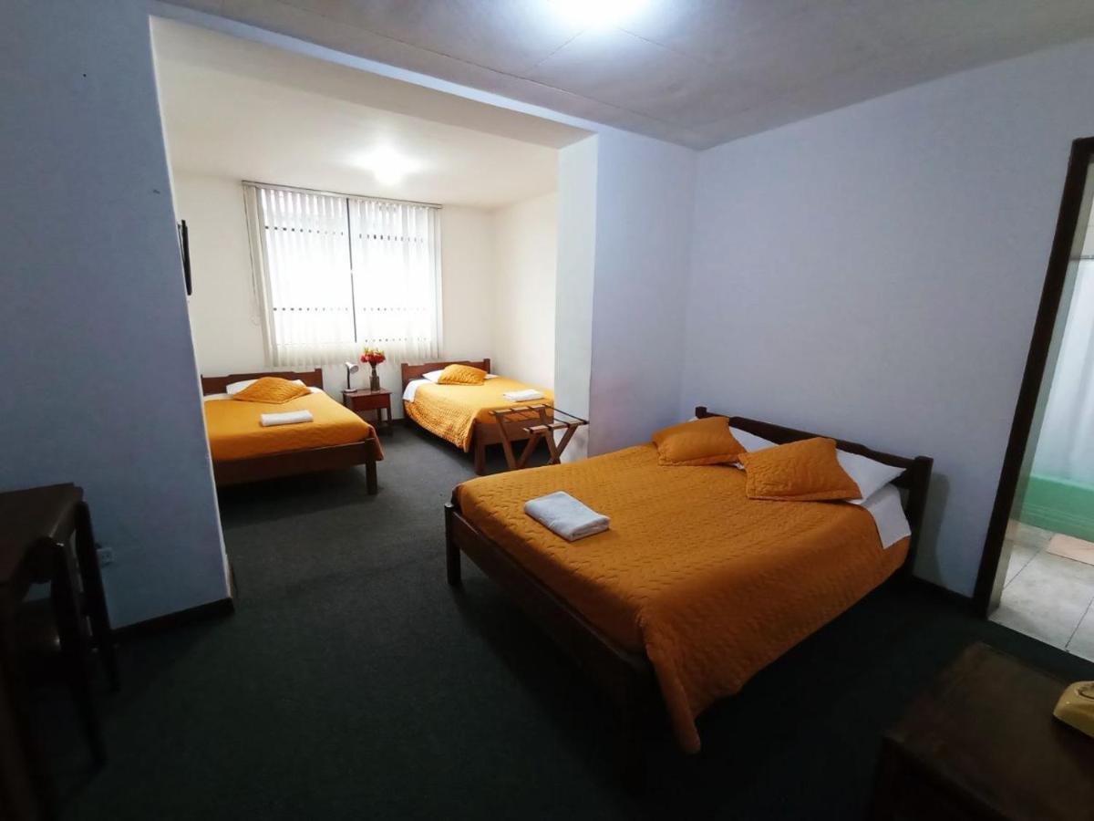 Hotel 9 De Octubre 基多 外观 照片
