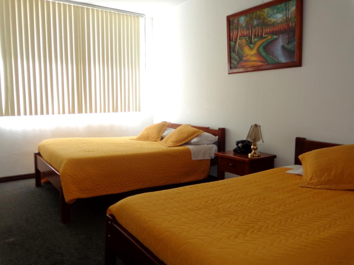 Hotel 9 De Octubre 基多 外观 照片