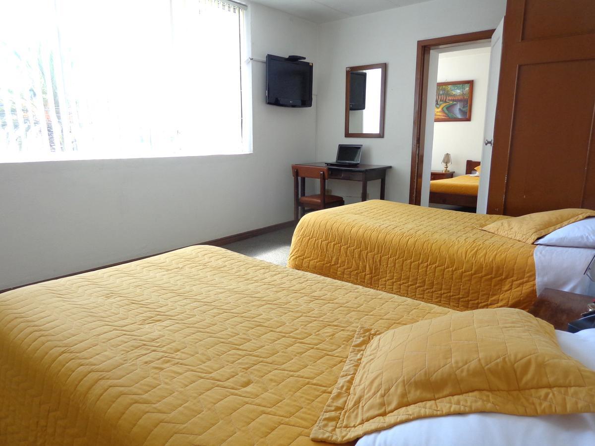 Hotel 9 De Octubre 基多 外观 照片