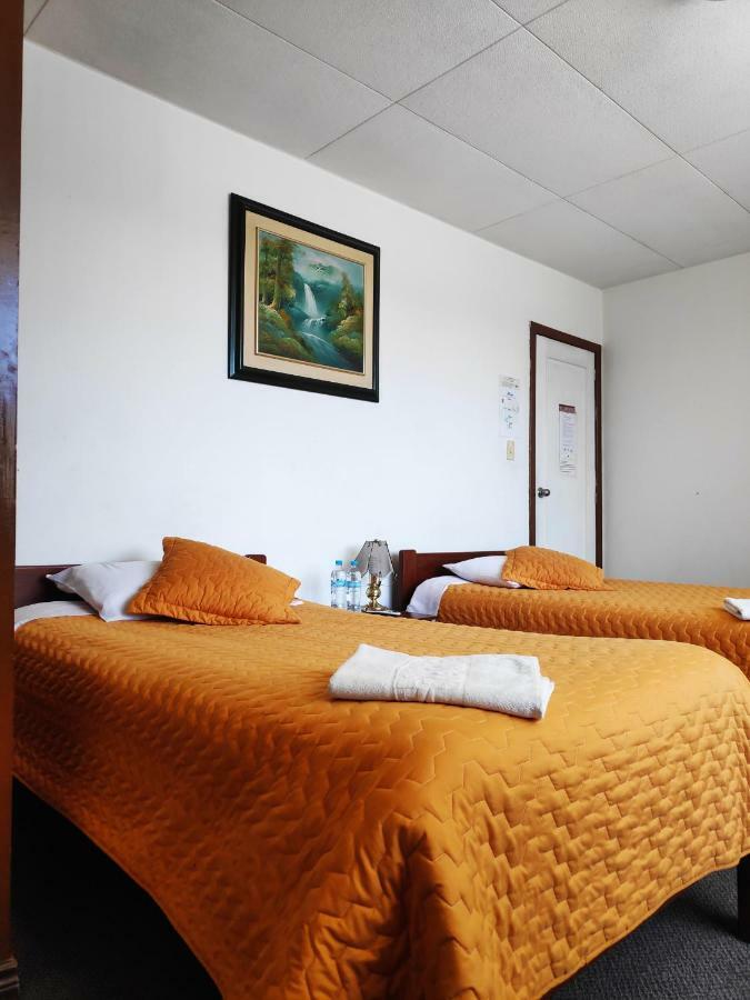 Hotel 9 De Octubre 基多 外观 照片