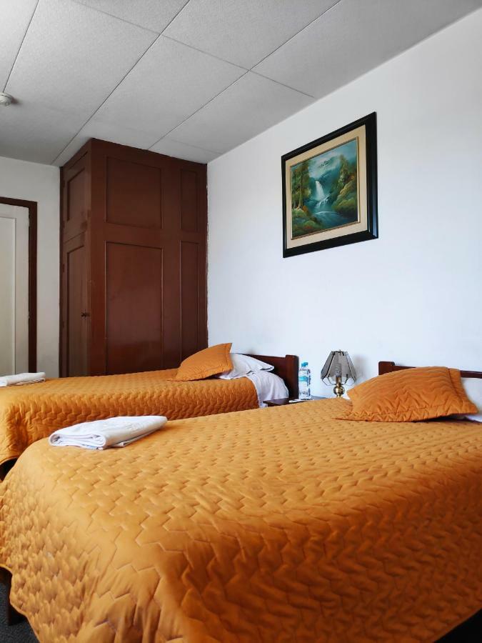 Hotel 9 De Octubre 基多 外观 照片